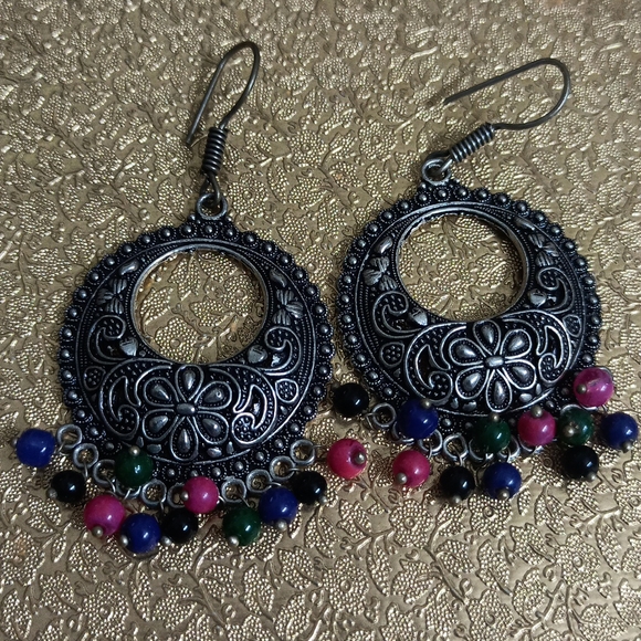 Earings - Picture 3 of 3